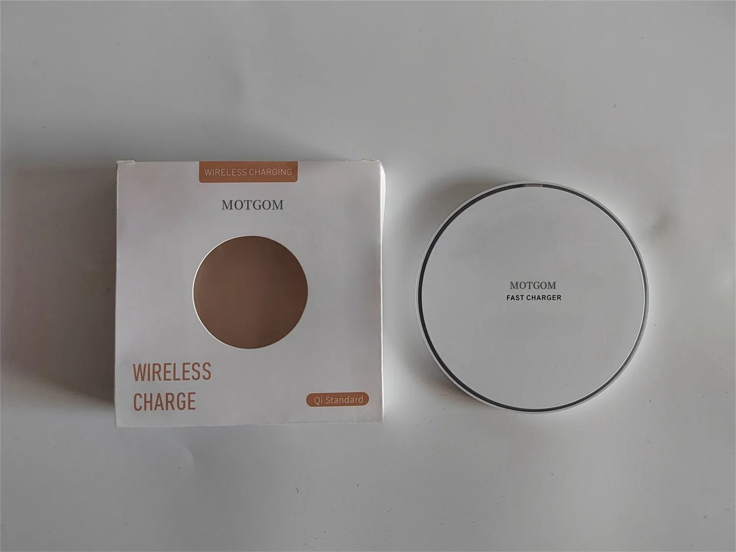 MOTGOM wireless charger, fast wireless charging, convenient and durable