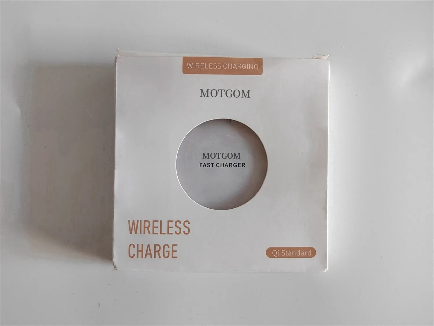 MOTGOM wireless charger, fast wireless charging, convenient and durable