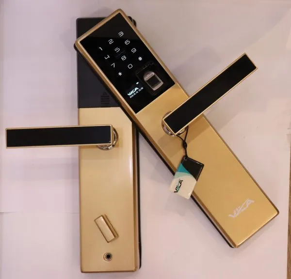 Vila Smart Lock Lock,Display screen,Keypad Digital,Biometric Fingerprint,IC Card,Mechanical key Unlock for Apartment Hotel Home Use. COLOR: (Golden)